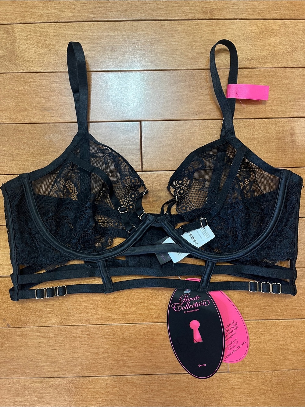 New with tags Hunkemoller Roxanne Black Lace Strappy Underwire 34D Bra